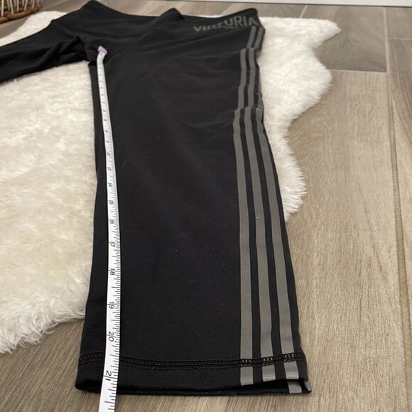 𝅺Victoria’s Secret Sport Capris - Picture 7 of 8